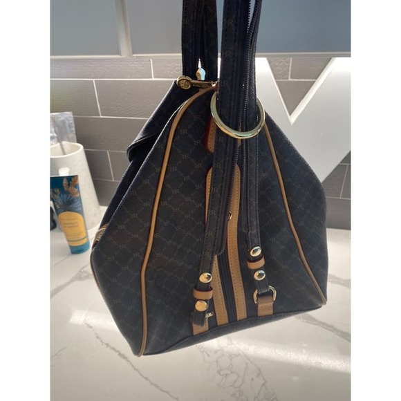 Beautiful Rioni Convertible Backpack - Picture 13 of 13